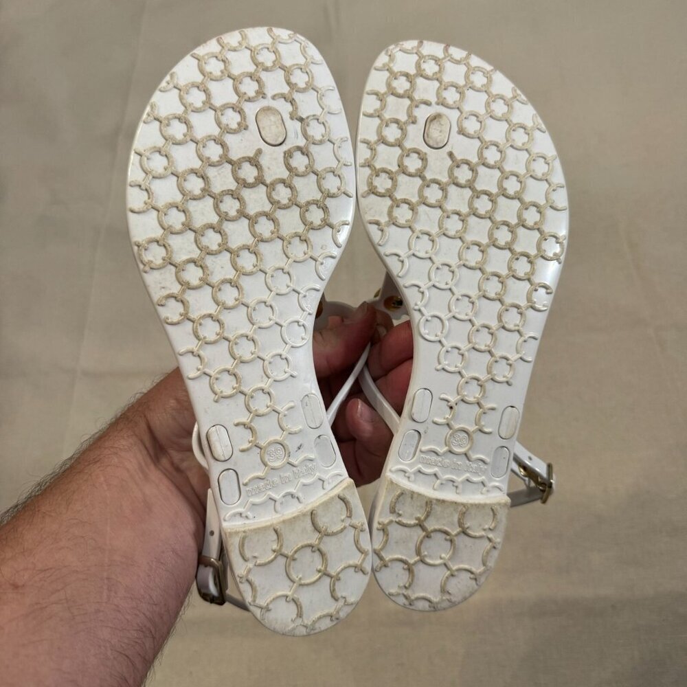 Tara Grinna White Thong Sandals Women’s 9 Italy Gold Logo Jelly Flat Beach - Picture 8 of 15
